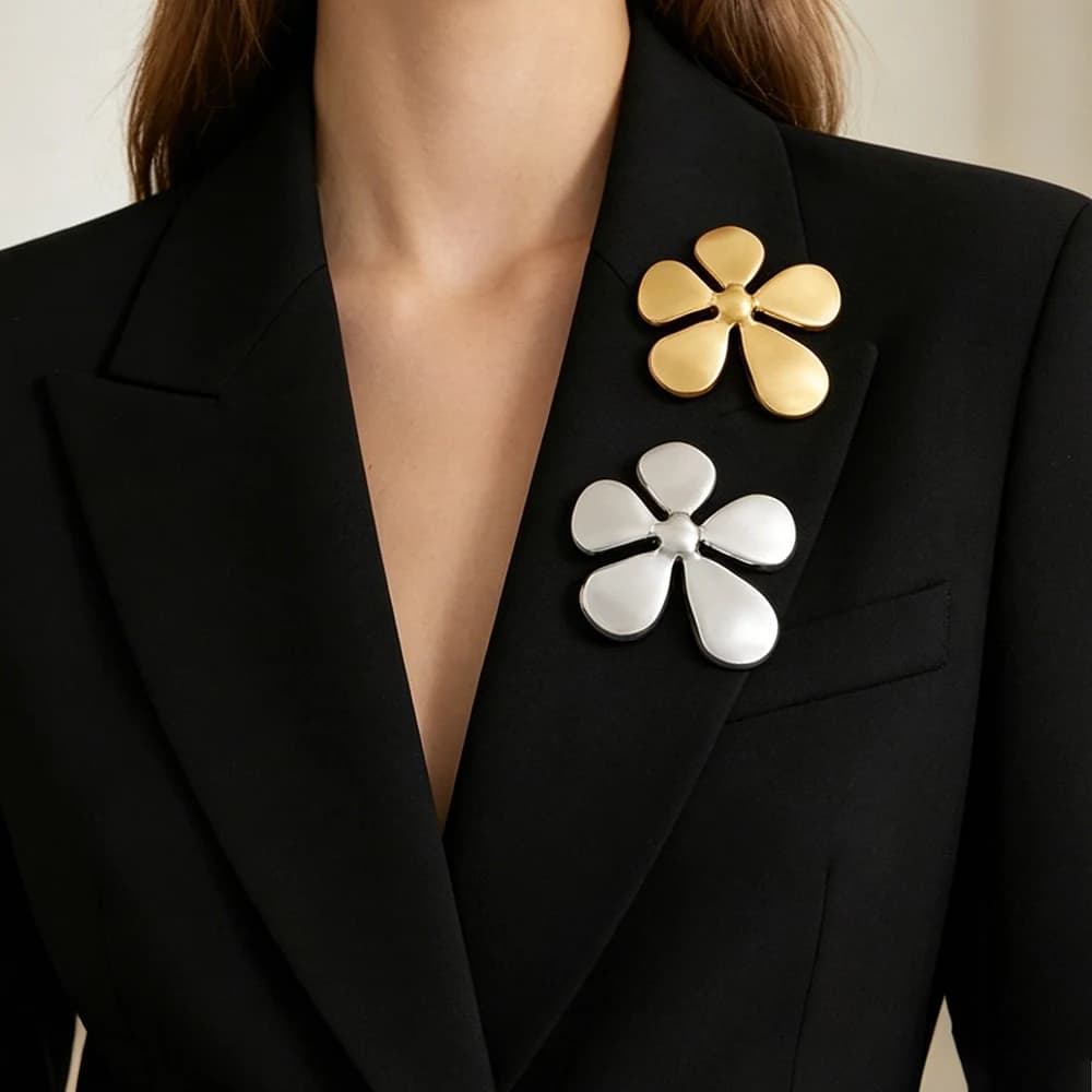 Large 5-Petal Flower Brooch, Gold/Silver Tone Minimalist Floral Lapel Pin, Modern Statement Jewelry for Suits, Scarves & Jackets