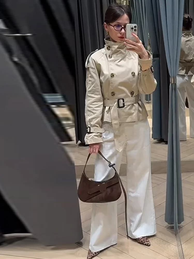 Trench Coat Corto da Donna Elegante con Doppio Petto e Collo Alto, Maniche Lunghe, Design alla Moda 2026, Ideale per il Pendolarismo