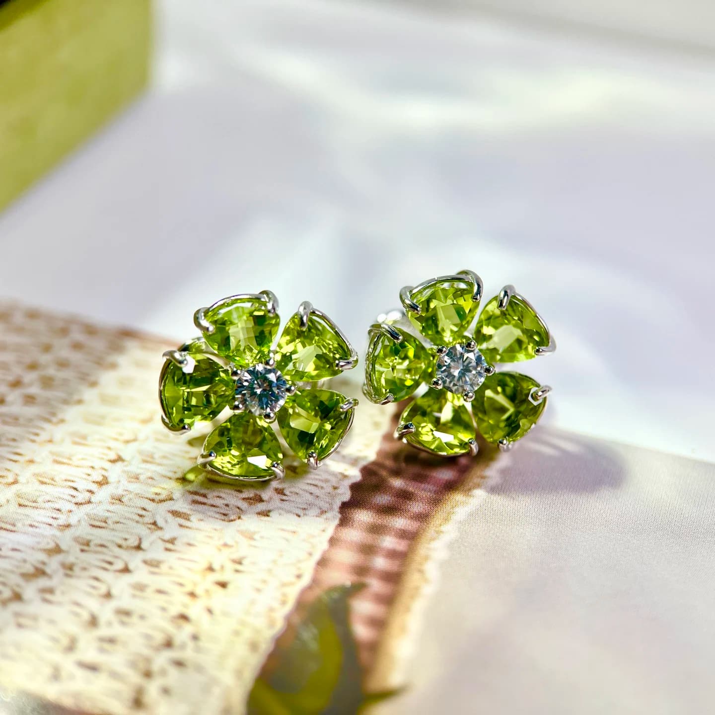 HT25 Gioielleria Raffinata Solido Argento Sterling 925 7.47ct Pietre Preziose Peridoto Verde Naturale 7*5mm Orecchini per Le Donne Regali Fini