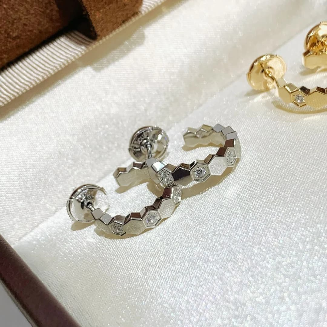 Orecchini da donna in argento sterling S 925 con diamanti intarsiati artigianali a forma di nido d'ape con galvanica avanzata in oro 18 carati. Il mio regalo d'amore