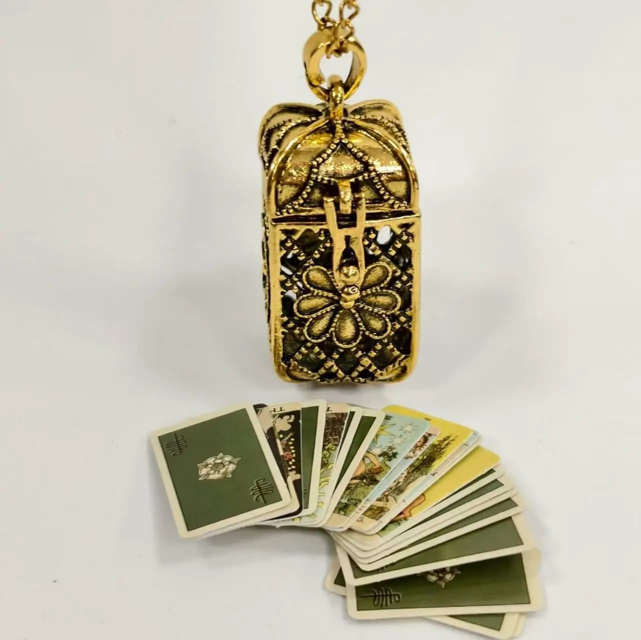 Vintage Alloy Tarot Card Pendant Necklace Mini Metal Storage Box Charm Jewelry Mystic Divination Gothic Neck Accessories Gift