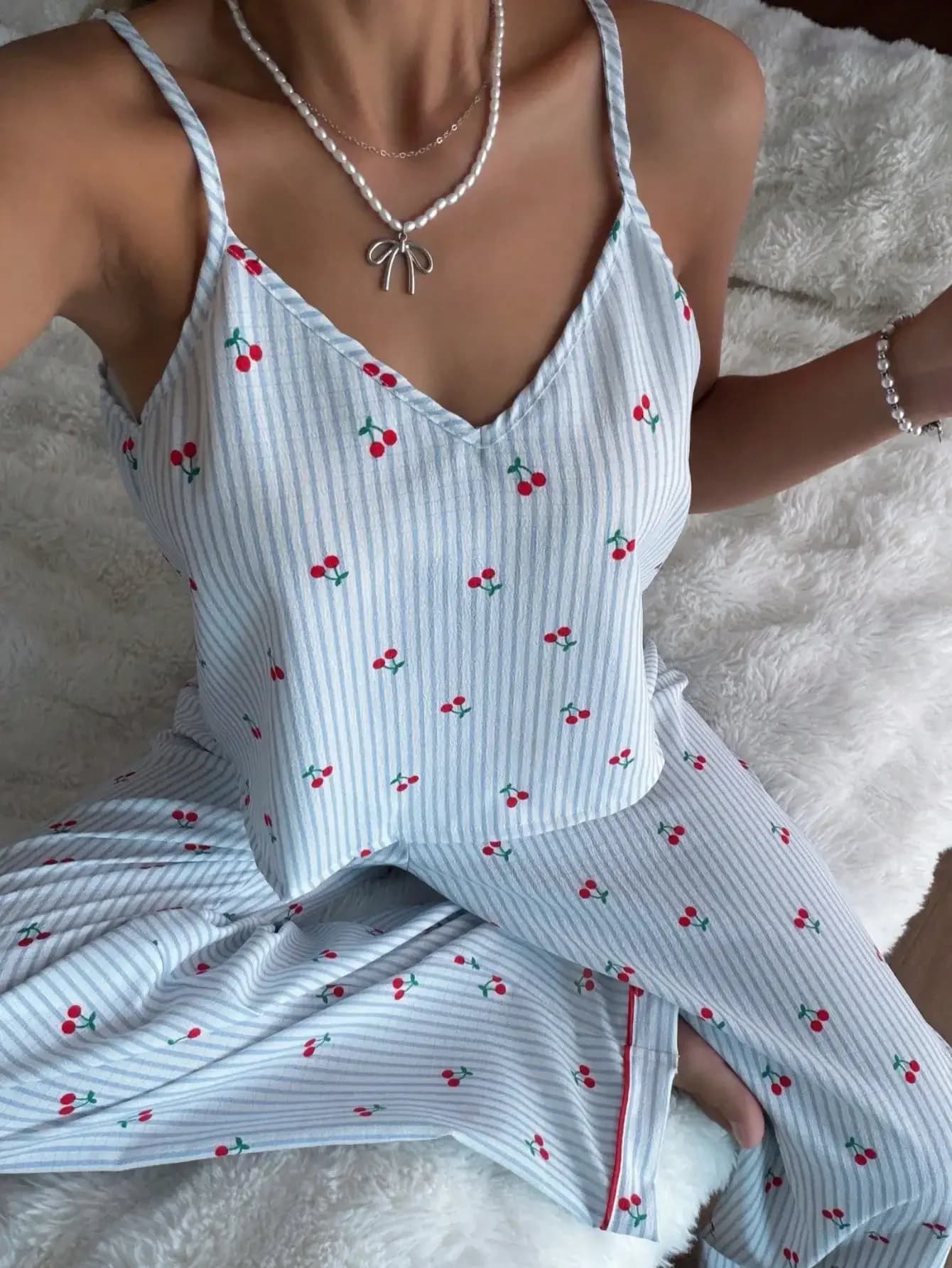 CottageSlumber Set pigiama da donna con canotta e pantaloni con stampa a righe e ciliegie Bubble Crinkle