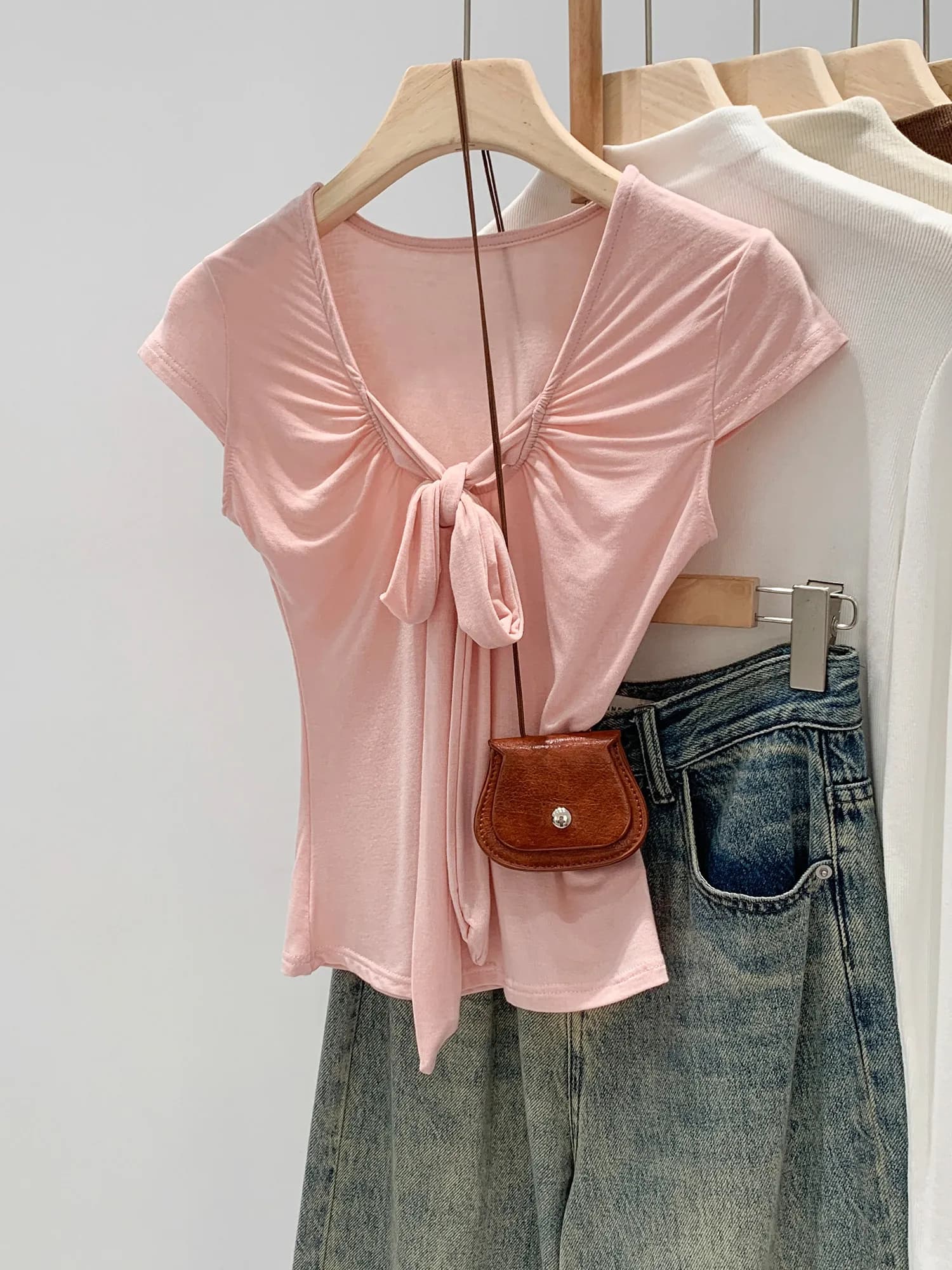 Pure Desire Beautiful Pink Pleated V-Neck Design Short Sleeve T-Shirt Women Summer New Style Commute Style Slim Fit Shirt