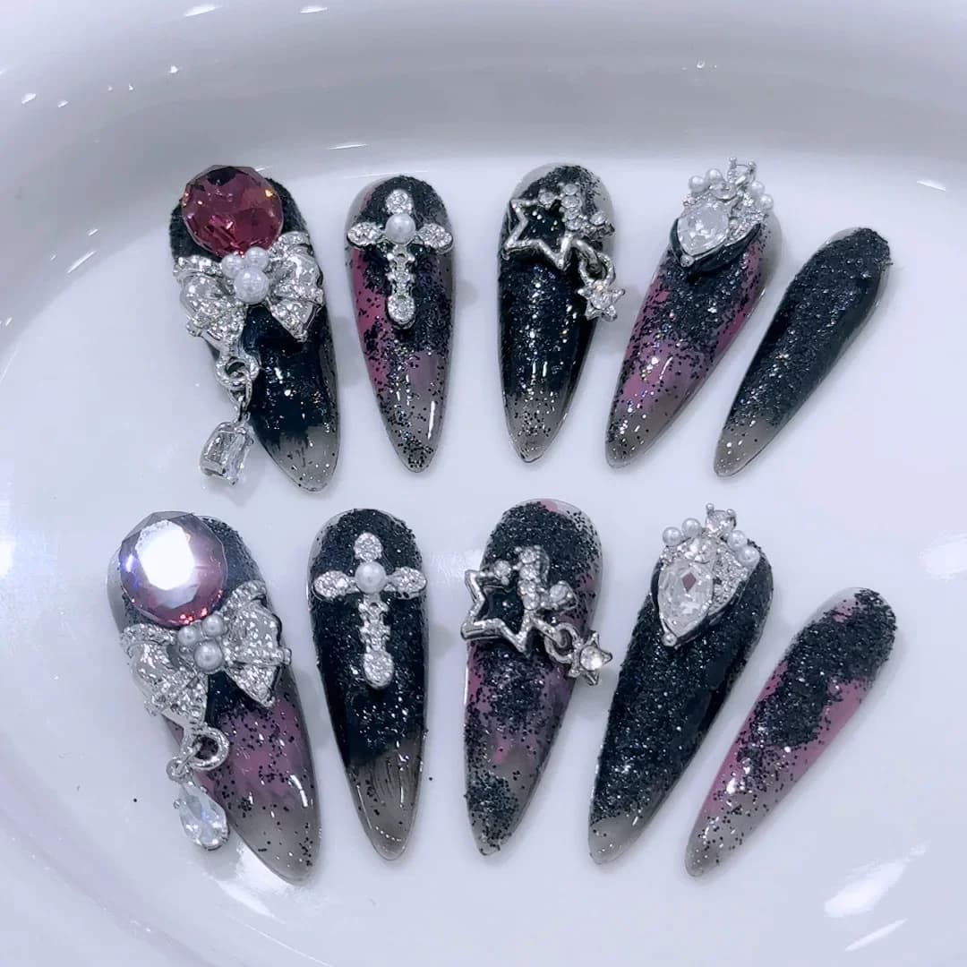 Lusso Dark Spice Girls Nero Viola Stampa sulle unghie Fiocco fatto a mano Stella Croce Diamanti Punta lunga Unghie finte per nail art