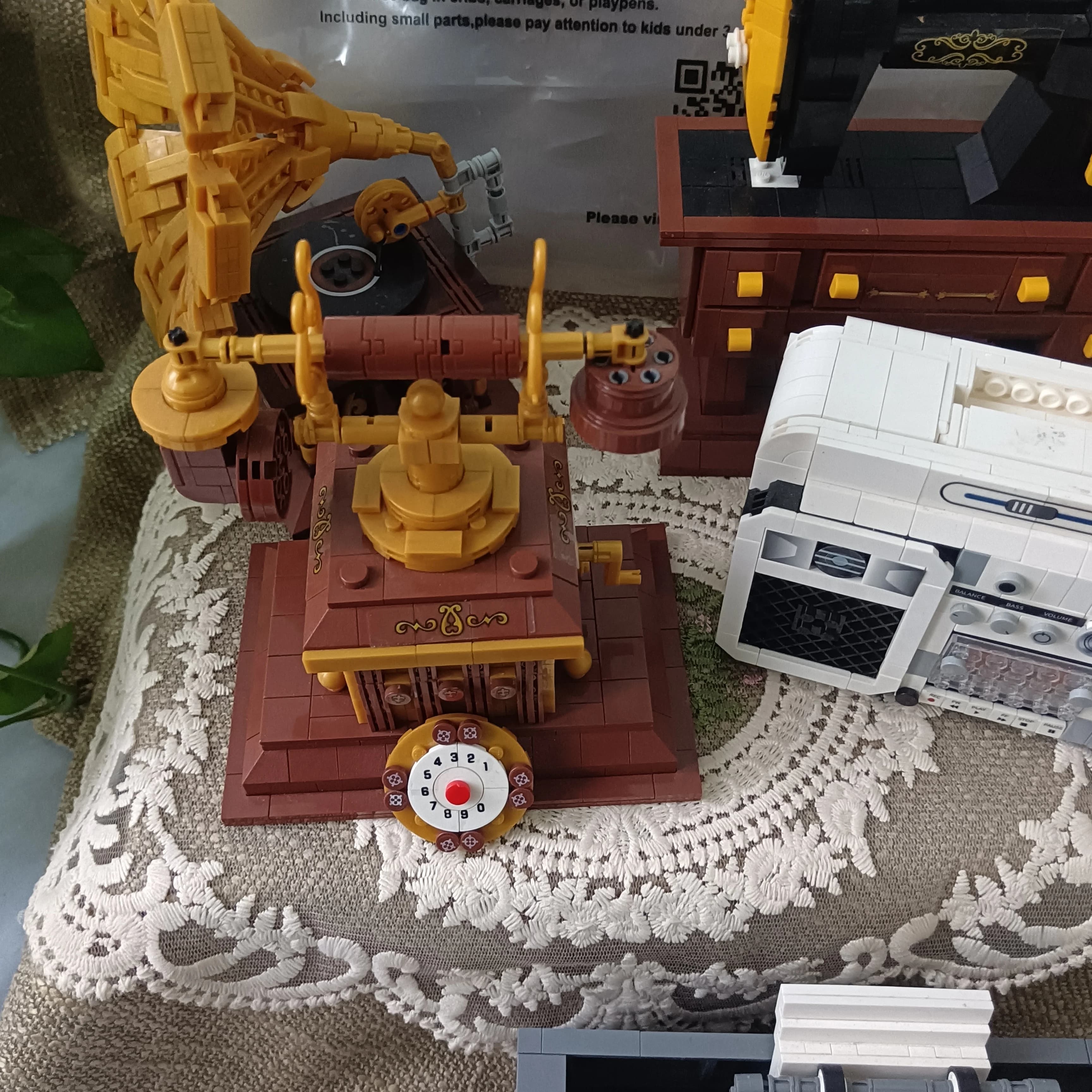 Vintage Rotating Phone Building Block Set: Educational Building Toy Model 3D DIY, Perfect Gift for Retro Phone Lovers"