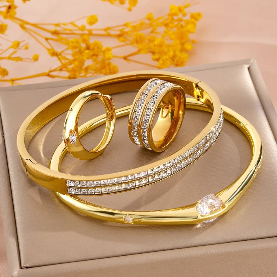 ZAKOL 4 pezzi/set di gioielli da donna di lusso leggeri, bracciale scintillante, set di anelli con gioielli in acciaio inossidabile impermeabili con strass