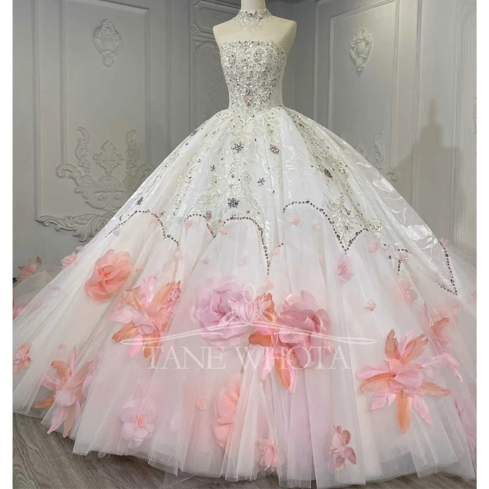 Abito da sposa senza maniche senza spalline personalizzabile con perline di fiori 3D in cristallo con paillettes sul retro per le spose