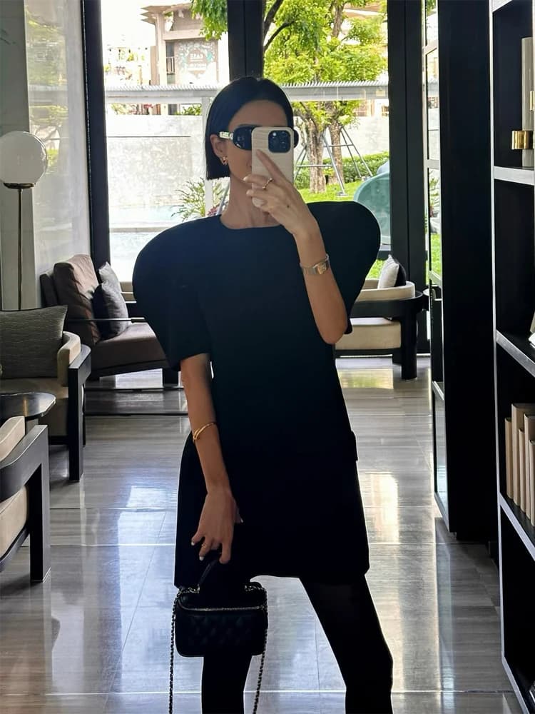 Abito Mini Nero con Maniche a Sbuffo, Elegante Vestito Aderente da Donna con Collo Tondo, Nuovo Modello 2026 per Uso Quotidiano