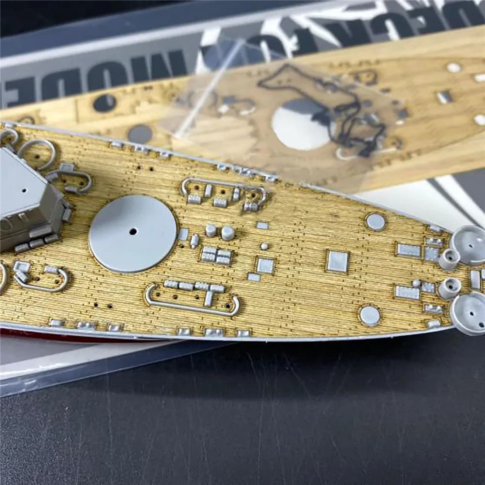 Accessori per Modellini Navali: Ponte in Legno e Catena di Ancoraggio in Scala 1/700 per Trumpeter 05734 USS North Carolina BB-55