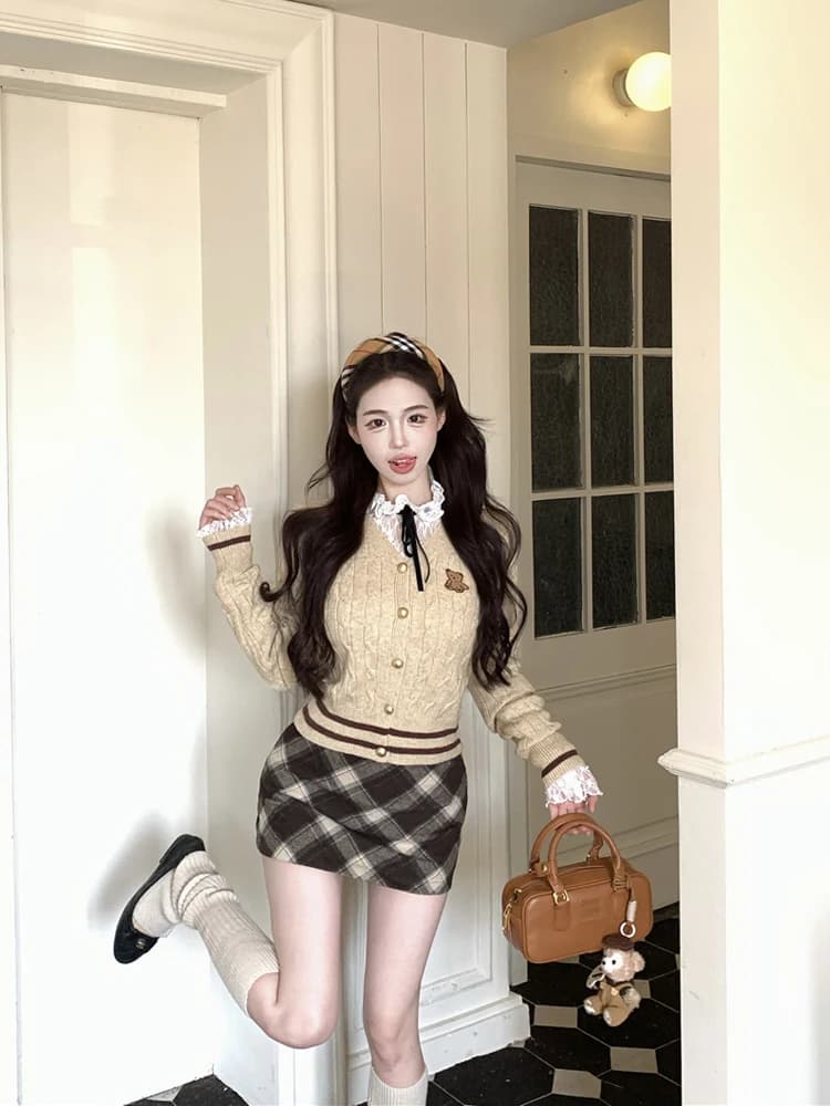 Cardigan in maglia con stampa orsetto stile coreano, scollo a V, maniche corte, set moda donna con gonna a quadri, abbigliamento casual autunnale