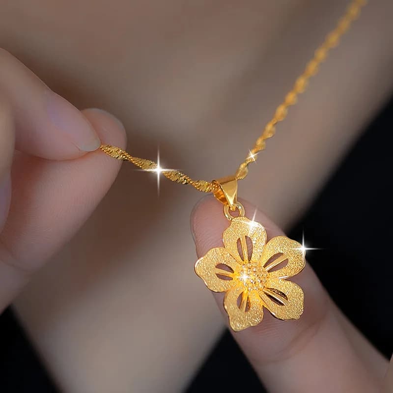 Elegante Collana con Ciondolo a Fiore Traforato in Oro 18K per Donna, Gioielli di Lusso in Oro, Regalo
