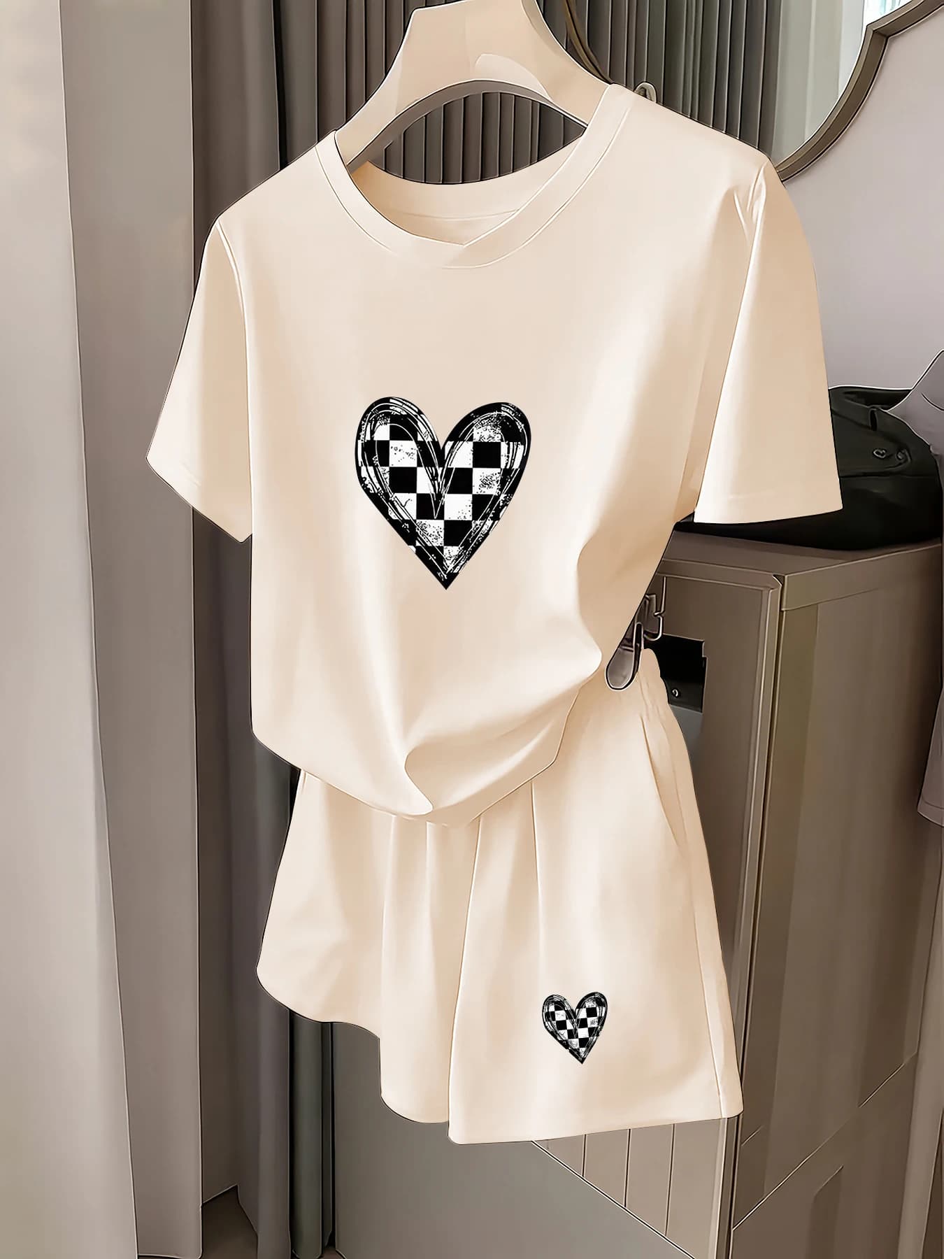 Completo casual da donna, un must-have alla moda, versatile per l'estate, set con motivo a cuori a scacchi, vita elastica con coulisse, stile drappeggiato e ampio per uscire e fare shopping, abbigliamento da donna