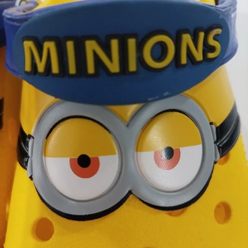 Simpatici occhi grandi bambola Anime Minionsed grotta sandali pantofola EVA multifunzionale impermeabile scarpe da spiaggia con suola super morbida scarpa da pioggia