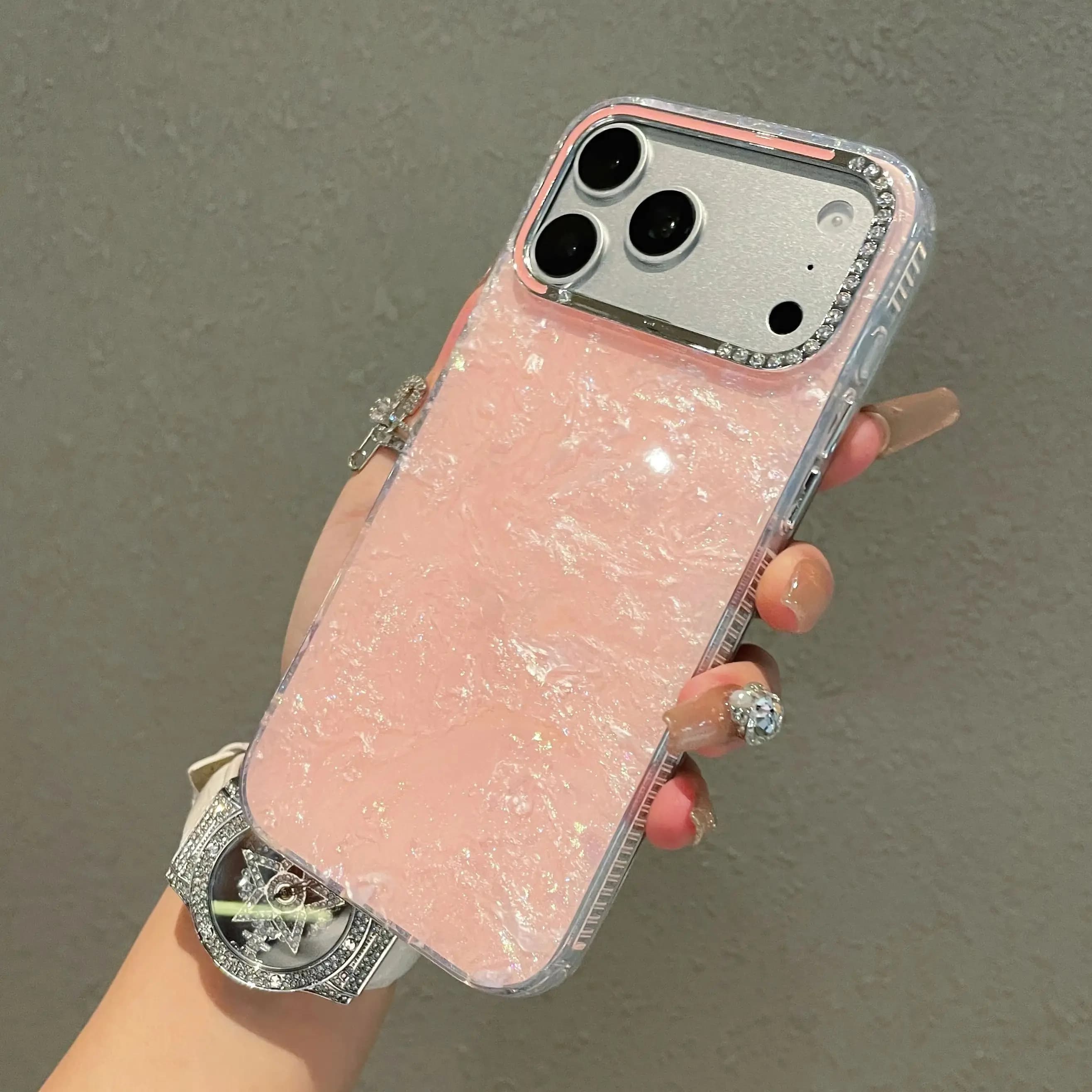 Cover per iPhone 17 16 15 14 13 Pro Max con Cornice Lente in Strass, Motivo a Conchiglia, Bumper Fotocamera Glitterato e Laser Colorato