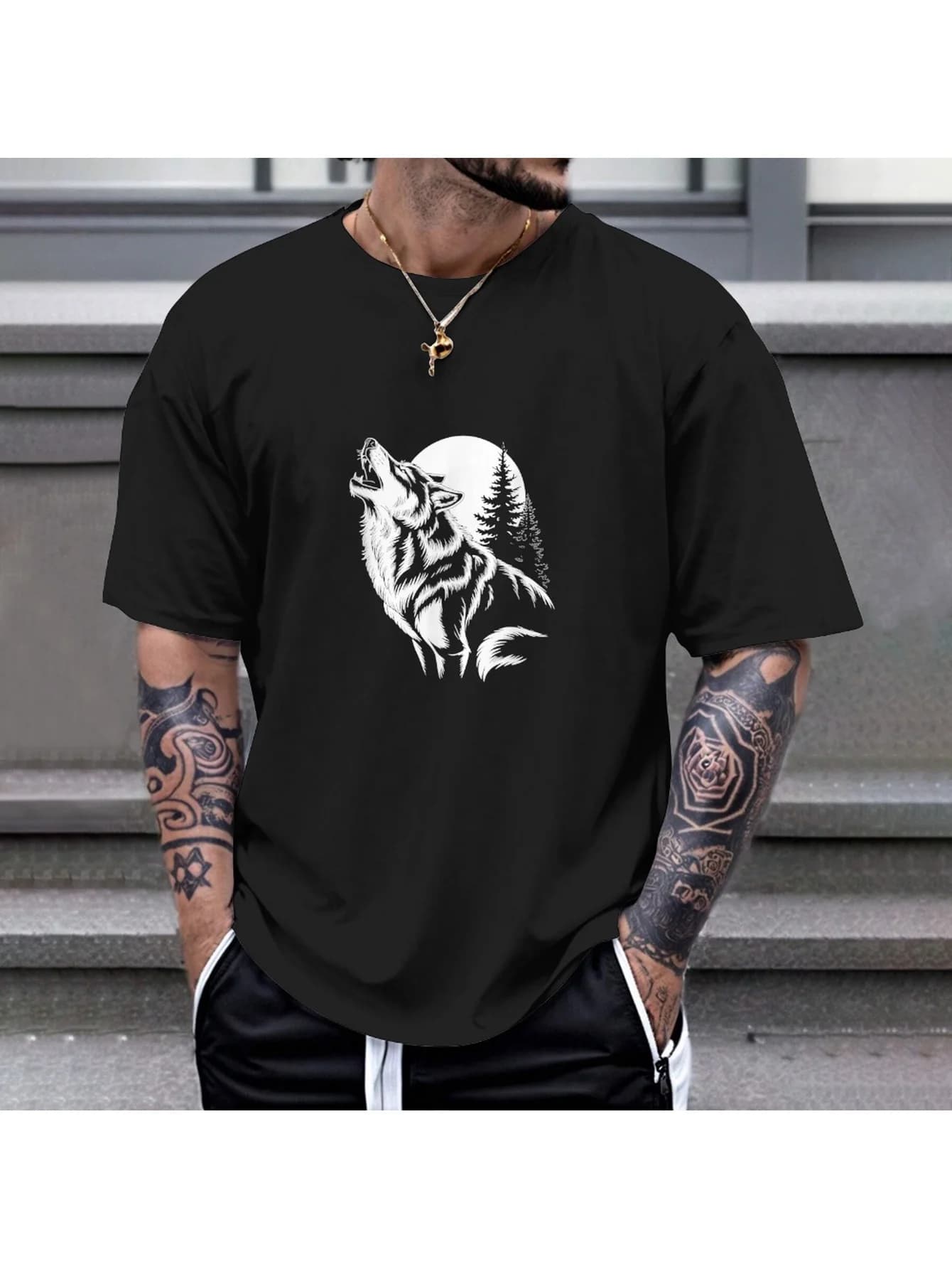 T-shirt Wolf Howling at Moon - cotone 180 g/m2, maglietta da campeggio bianca nera S-XXXL