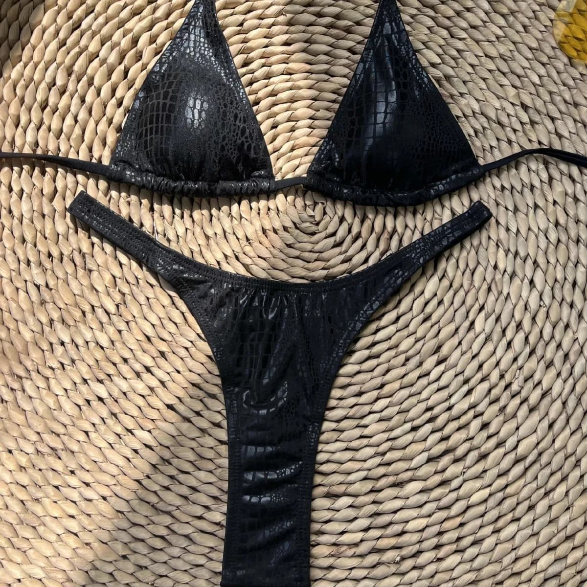 Set Bikini Micro in PU Nero Lucido con Stampa Serpente, Costume da Bagno Triangolare da Donna, Perizoma con Diamanti, Abbigliamento da Spiaggia Halter 2 Pezzi