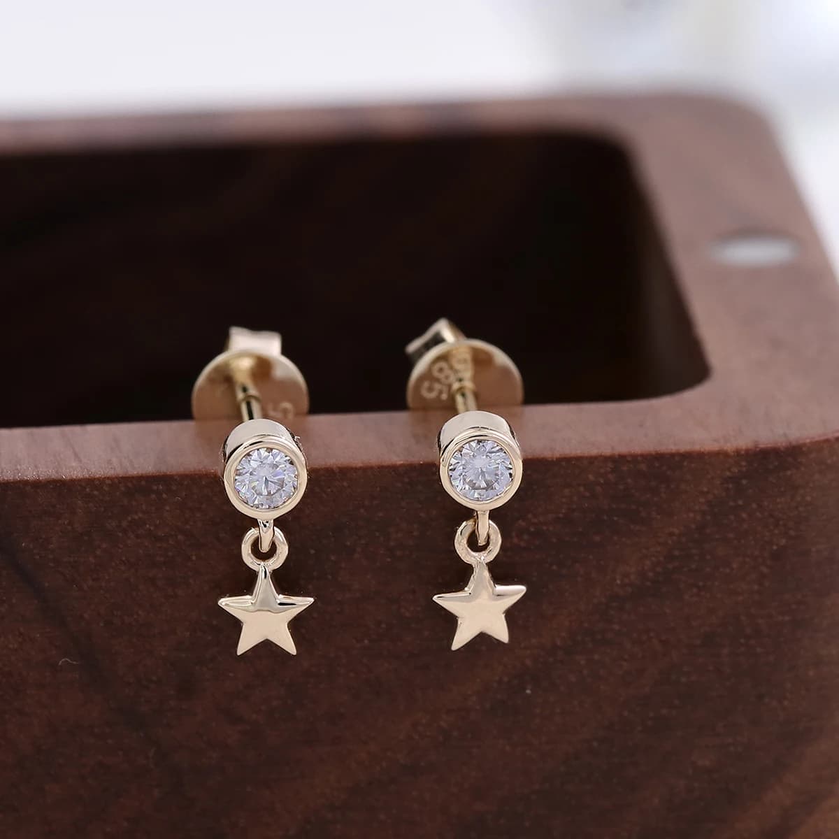 Orecchini pendenti a forma di stella con diamanti da laboratorio rotondi in oro giallo 14K di Provence Jewelry per donna, regalo di moda per feste, matrimoni e anniversari