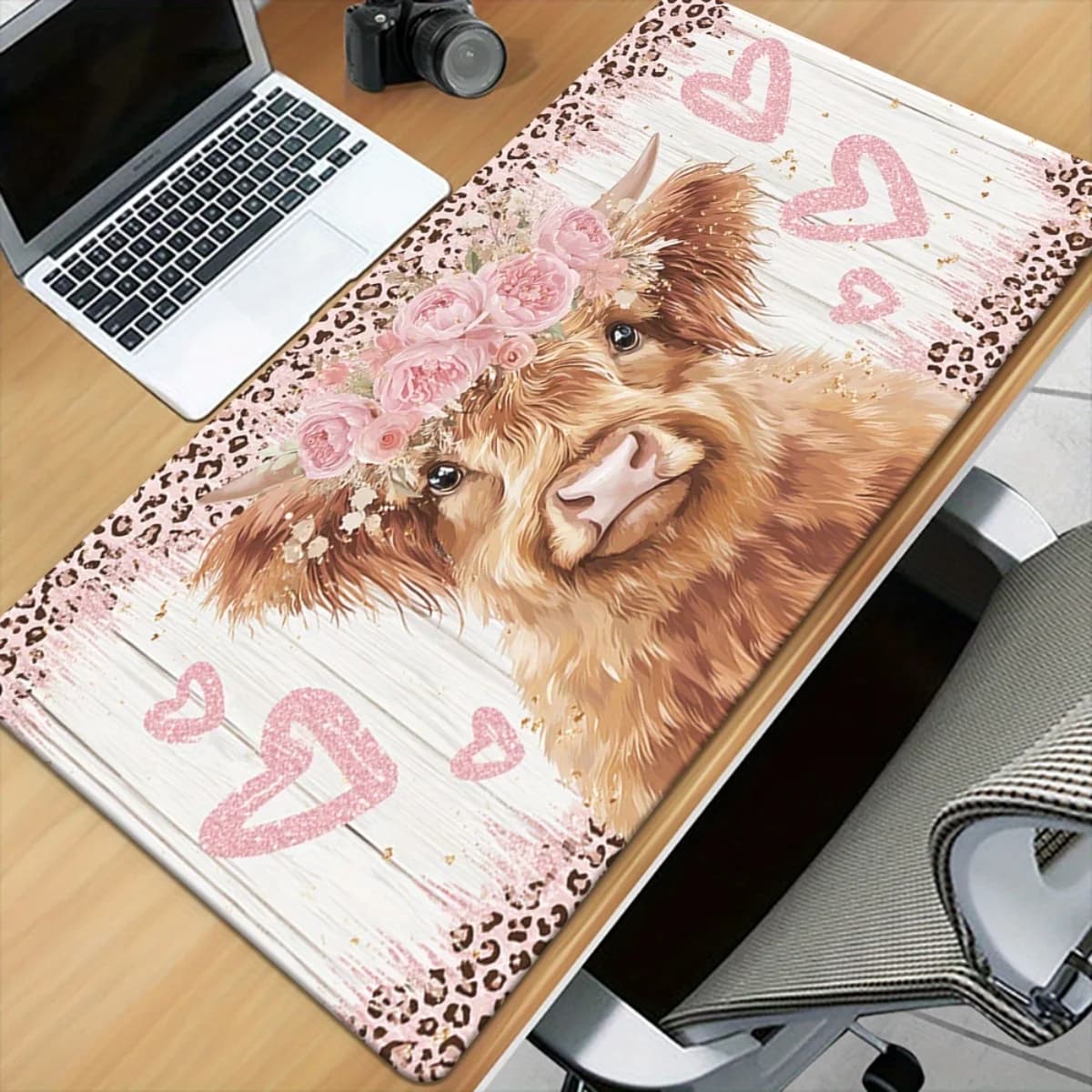 Tappetino da scrivania Highland Cow con fiori rosa e cuori, tappetino per mouse XXL con base in gomma antiscivolo per ufficio e gaming