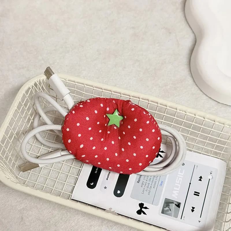 Organizzatore di cavi a forma di fragola, in tessuto, per avvolgere i cavi di ricarica, clip portatile per la conservazione dei cavi dati, per viaggi e per tenere ordine sullo scrivania.