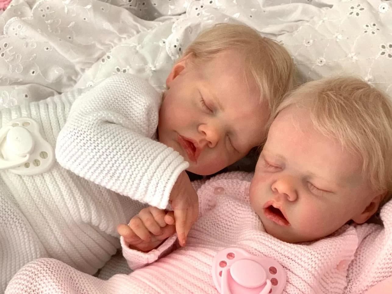 Bambola Reborn Prematura NPK 18 Pollici Gemelli A e B Dipinta a Mano, Realistica, di Alta Qualità, con Capelli Infoltiti, Bambola Realistica Dormiente, da Collezione