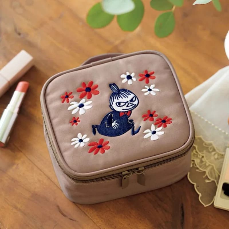 Borsa per il Trucco Quadrata della Serie Anime Moomins, Kawaii Cartoon Little My con Ricamo Raffinato e Portatile, Dotata di Specchio