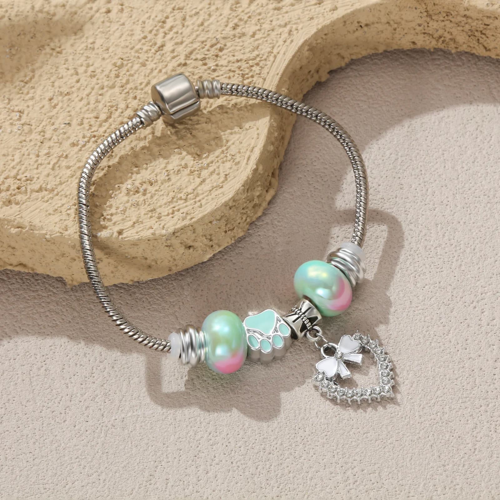 Bracciale con charm in acciaio inossidabile color argento stile Pandora con charm a forma di zampa di gatto e fiocco per donna