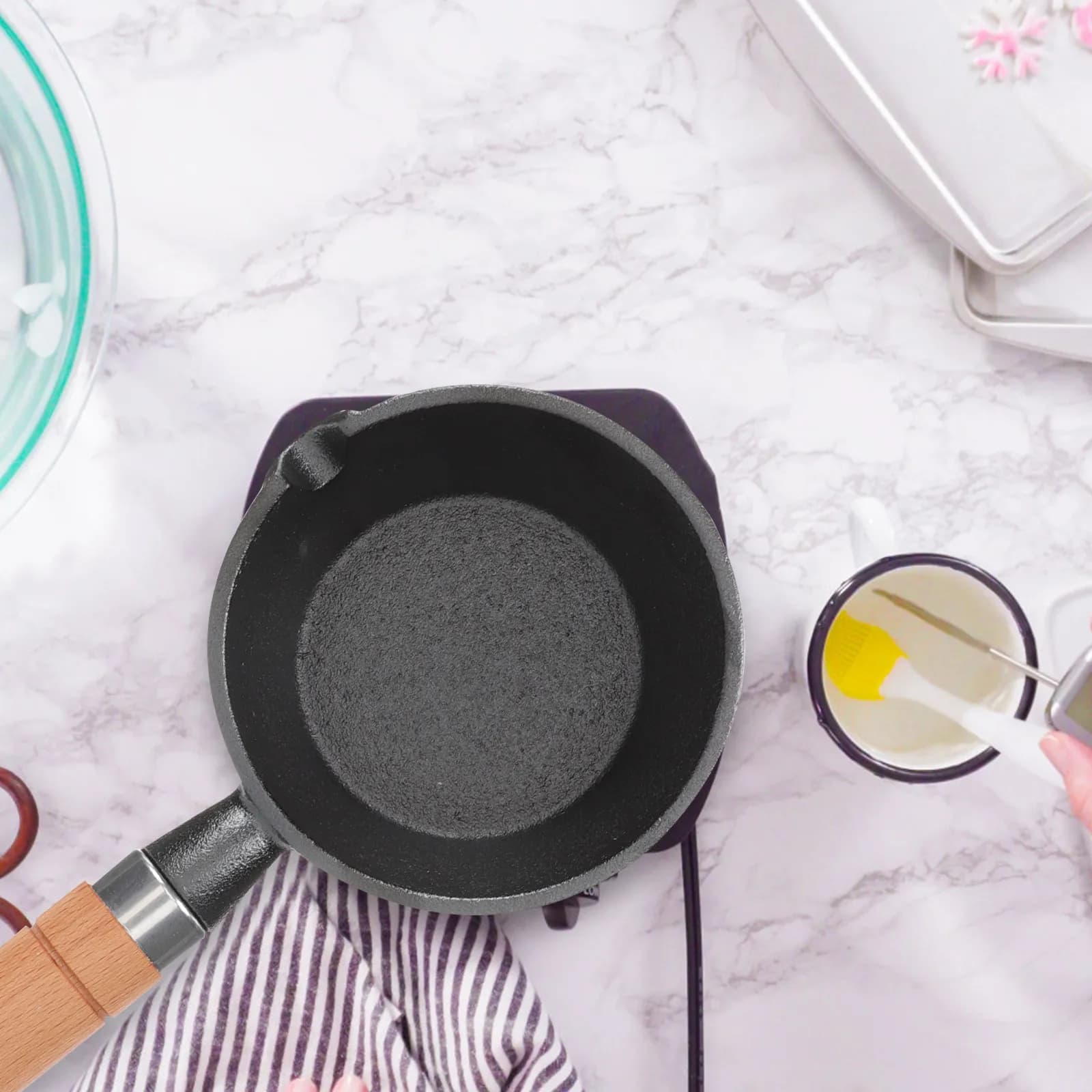 Mini Cast Iron Skillet Small Frying Pan Lightweight Ergonomic Handle Even Heat Distribution Nonstick Camping Hiking Picnic Multi