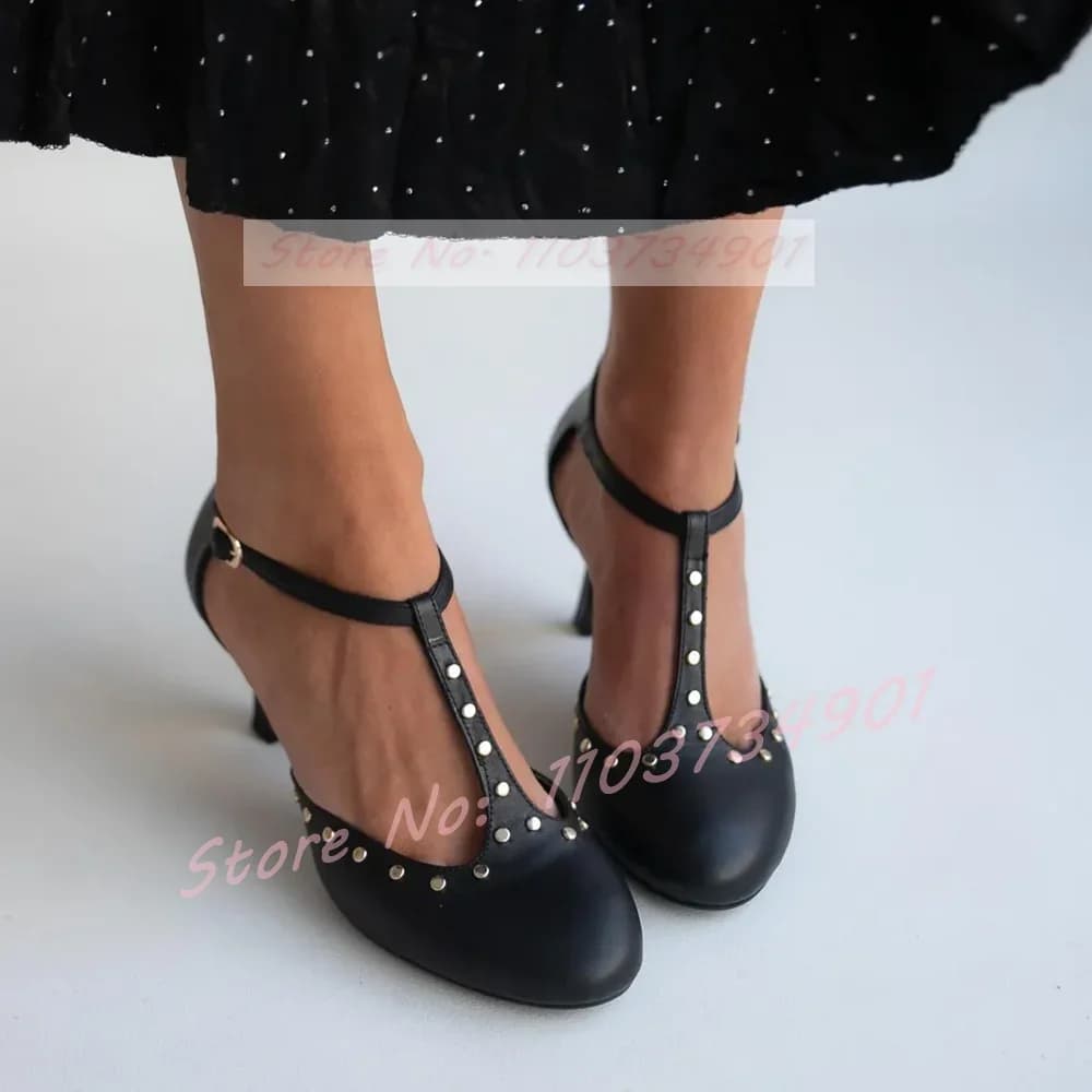 Rivetti T-bar Sandali con punta chiusa Donna Retro Punta tonda Cinturino con fibbia Nude Tacchi alti Scarpe da donna Eleganti sandali sexy da festa