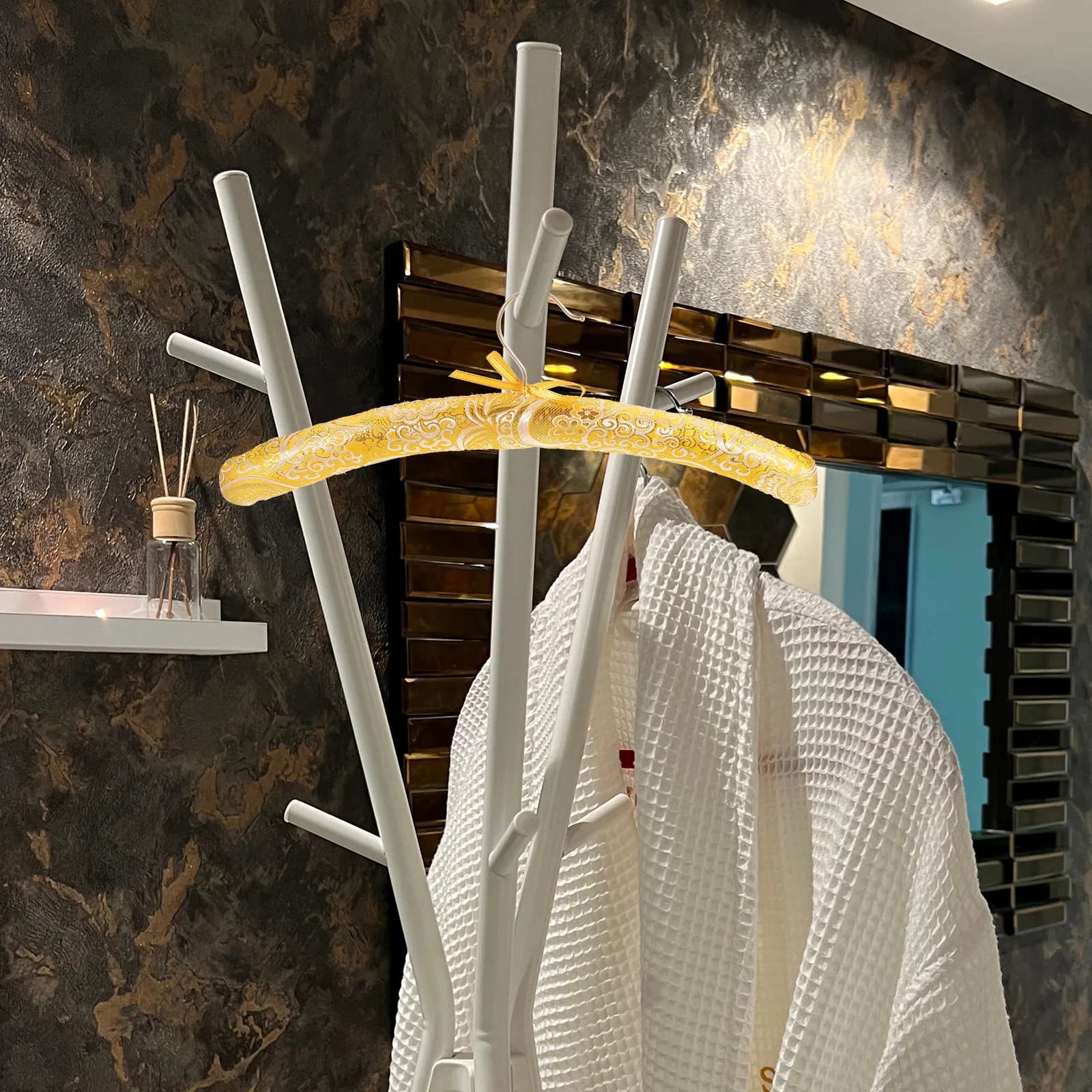 Set di 3 Appendiabiti Imbottiti Premium con Struttura in Legno Rivestita in Spugna, Senza Graffi sulle Spalle, per Maglioni, Vestiti, Cappotti e Gonne