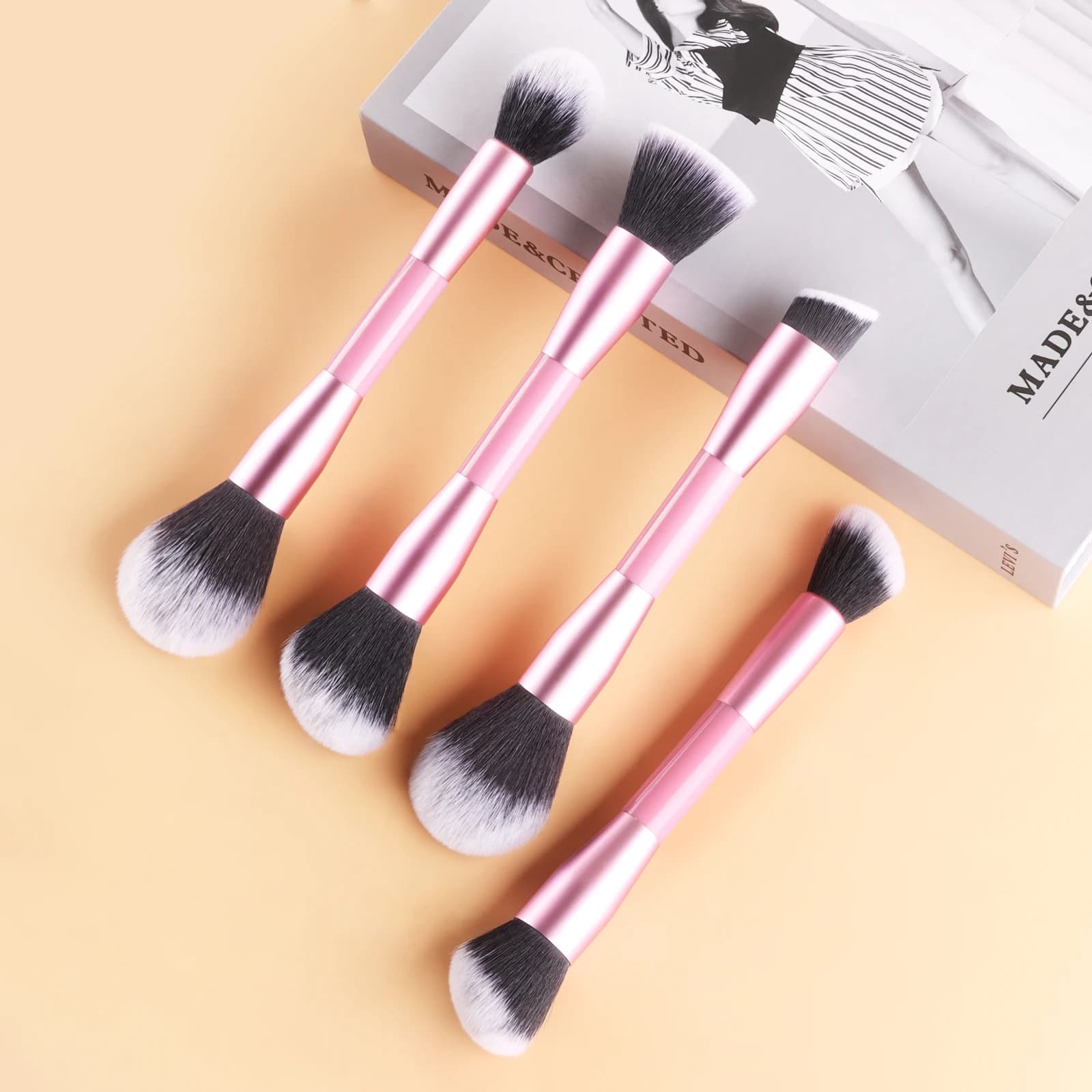 Set di pennelli per trucco multifunzionali a doppia testa da 4 pezzi, set completo di pennelli per polvere e ombretto, kit completo di strumenti cosmetici