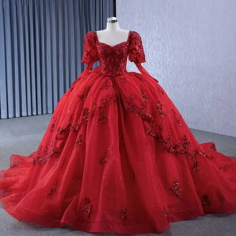 Abito Quinceanera rosso lucido Glitter di cristallo Decalcomania del fiore 3D Stratificazione di pizzo Fiocco Coda lunga Abiti da 15 Quinceanera Personalizza