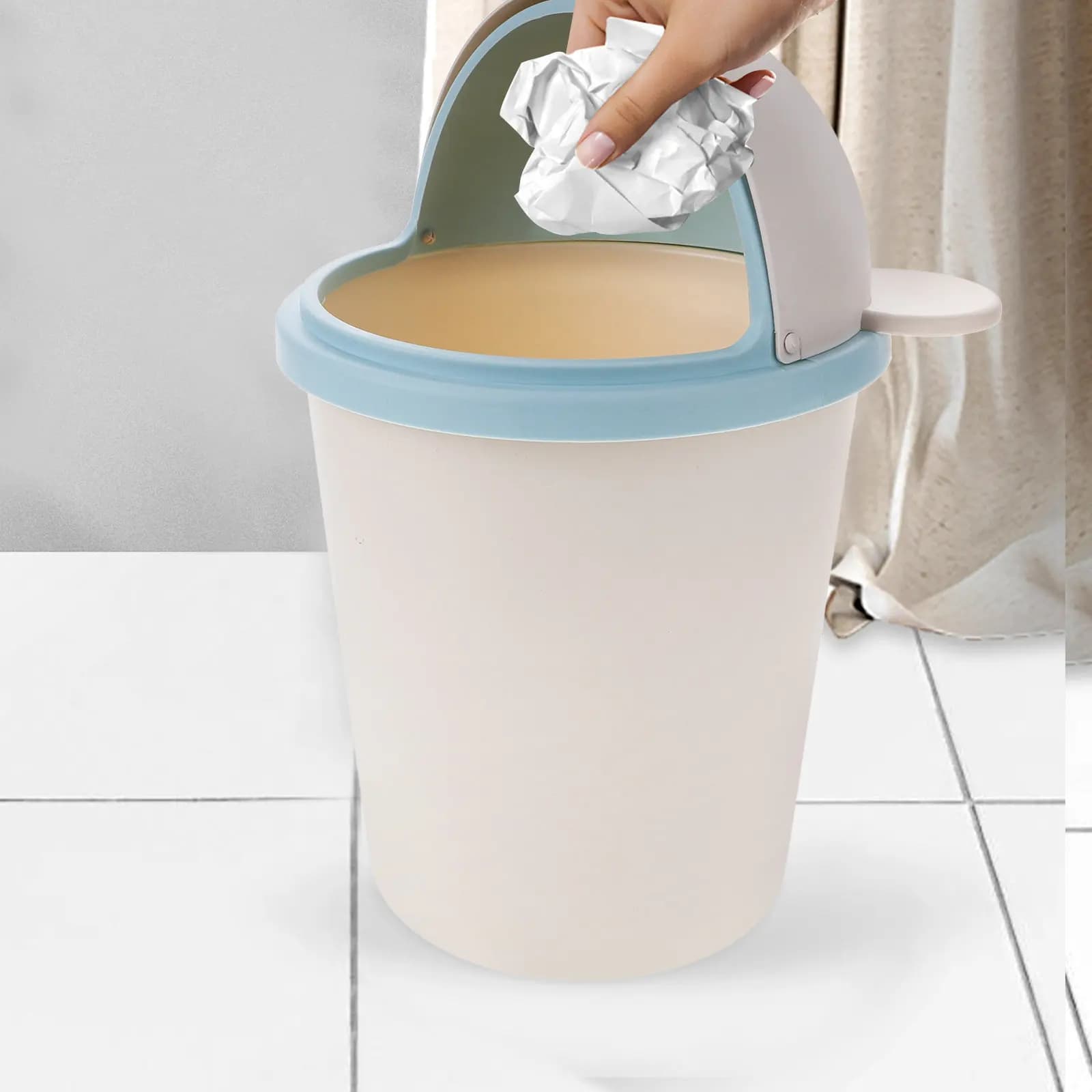 Small Desktop Trash Can with Lid Lovely Cartoon Style Mini Garbage Container for Office Table Living Room Kitchen Countertop Use