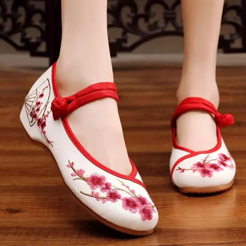 Women Ethnic Style Wedge Embroidered Cheongsam Shoe Spring Autumn New Soft Sole Round Toe Buckle Strap Hanfu Shoe Mary Jane Shoe