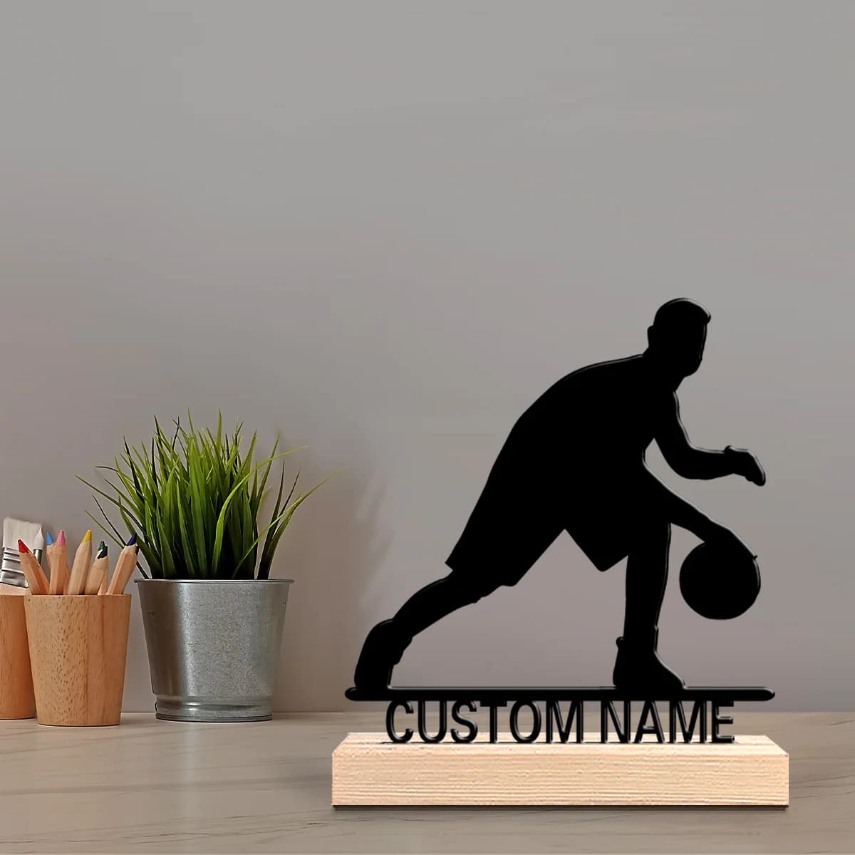 Statua in Metallo Personalizzata di Giocatore di Basket con Base in Legno, Decorazione da Tavolo, Regalo per Appassionati di Basket