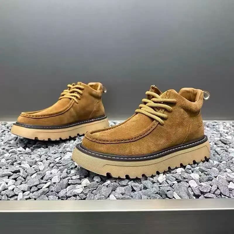 Autunno Inverno Uomo Stivali con plateau Designer Stivali da moto antiscivolo Scarpe stringate 2025 Stivali da lavoro da passeggio alla moda dei nuovi uomini