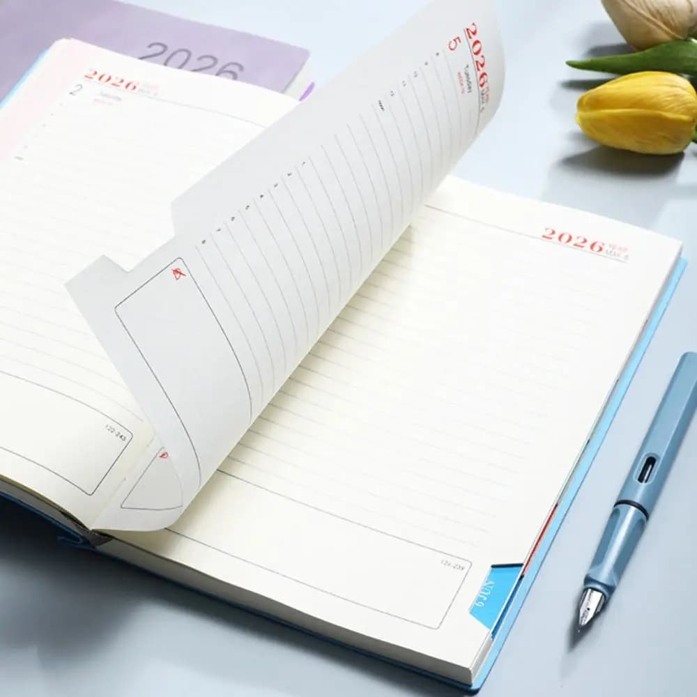 A5 2026 Agenda da 365 giorni Notebook con nastro Segnalibro Copertina in pelle PU Pianificatore di pianificazione Blocco note Pagina di carta colorata Recupero