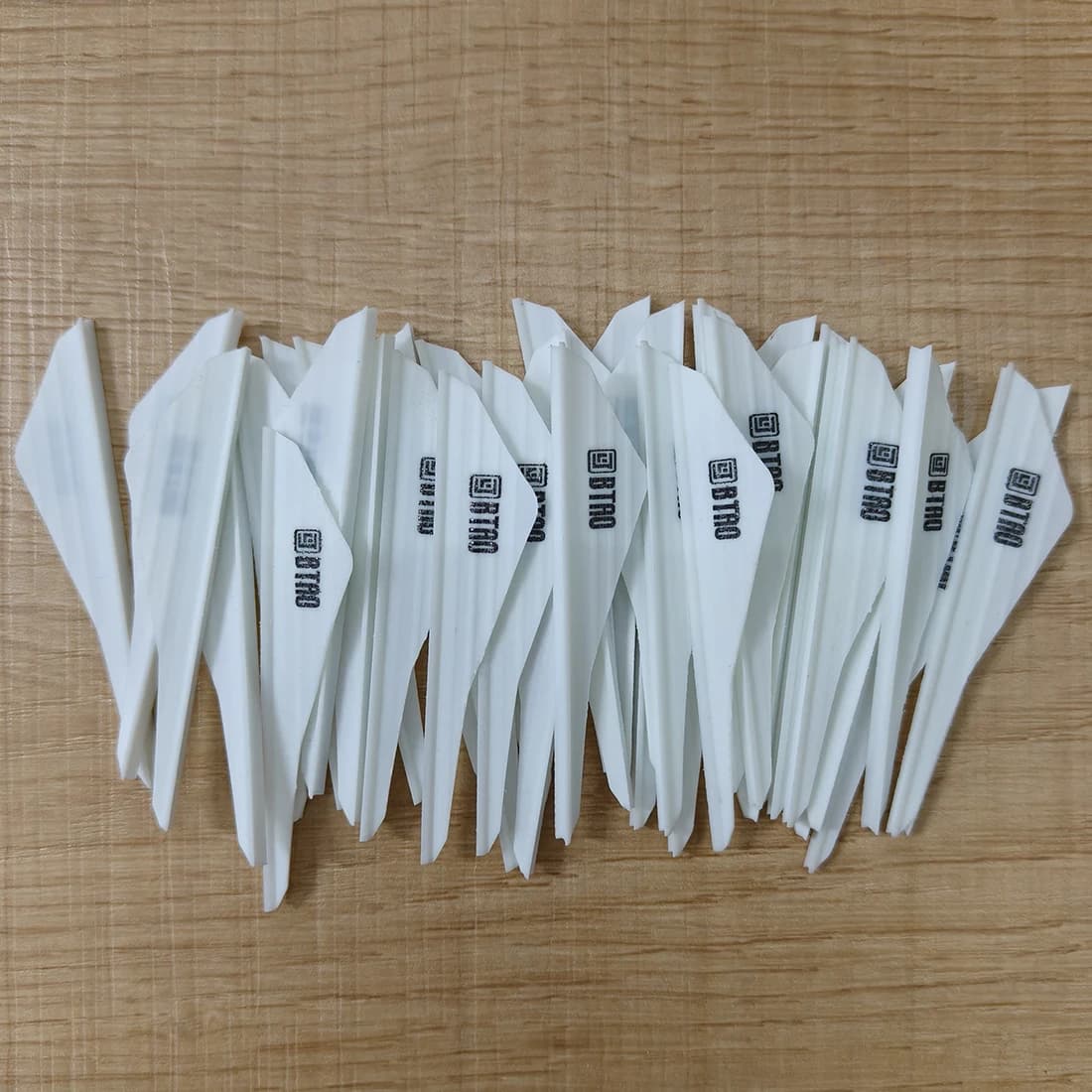 50pcs Rubber Arrow Vanes 2.6 Inch Feathers Archery Fletching DIY for Compound Recurve Bow Target Hunting Shooting Accessory