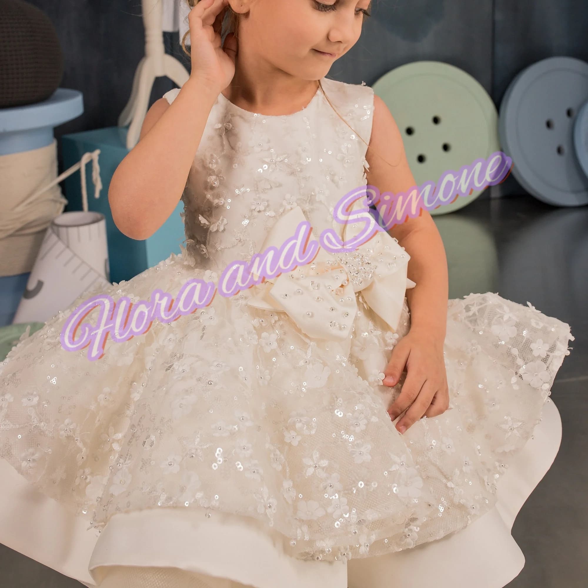 Personalizzato elegante decorazione con paillettes gonna con fiocco che borda abito da ragazza di fiori per abiti da festa di compleanno di nozze abbigliamento per bambini