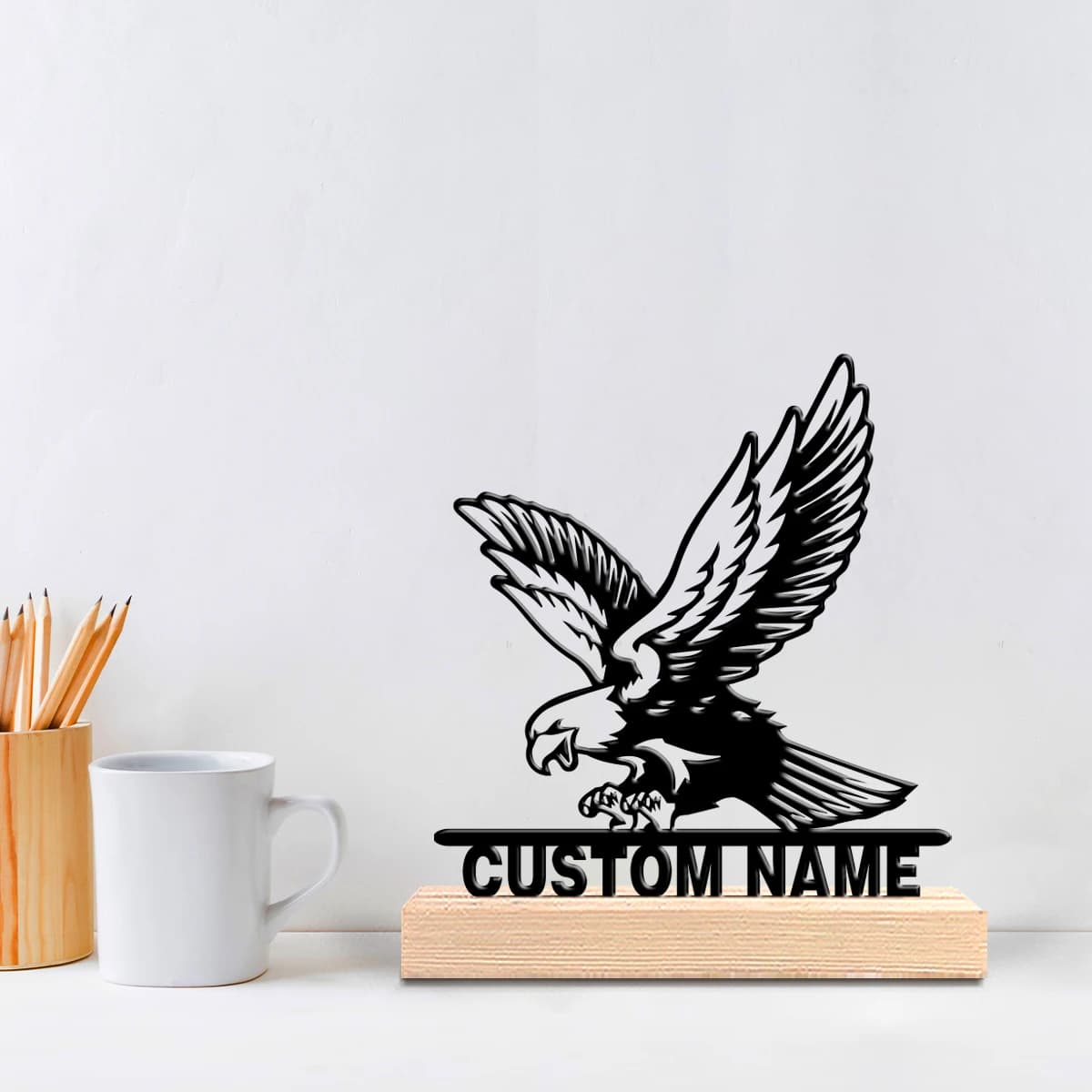 Aquila-shaped iron table decoration with wooden base, customizable for a cozy environment, ideal as a gift for office and desk.