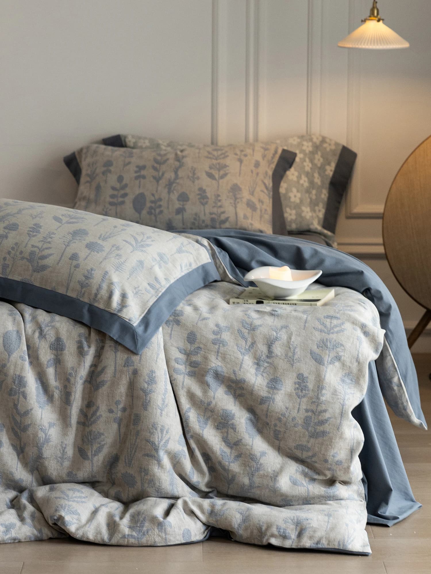 Nuovo Arrivo Set Biancheria da Letto in Cotone Puro con Ricamo Floreale a Strato d'Aria, Quattro Pezzi: Copripiumino e Federe