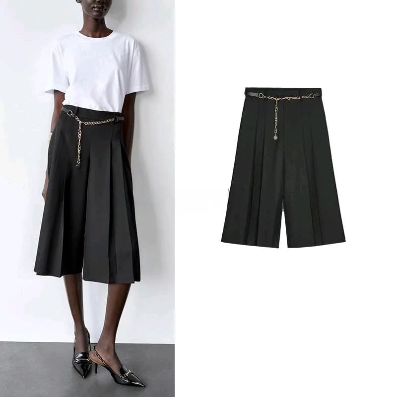 Nuovi Pantaloncini Lunghi Casual Stile Punk Primaverili da Donna, Moda per il Pendolarismo, con Cintura a Catena, Vita Alta, in Fibra di Poliestere, Pantaloni a Tre Quarti