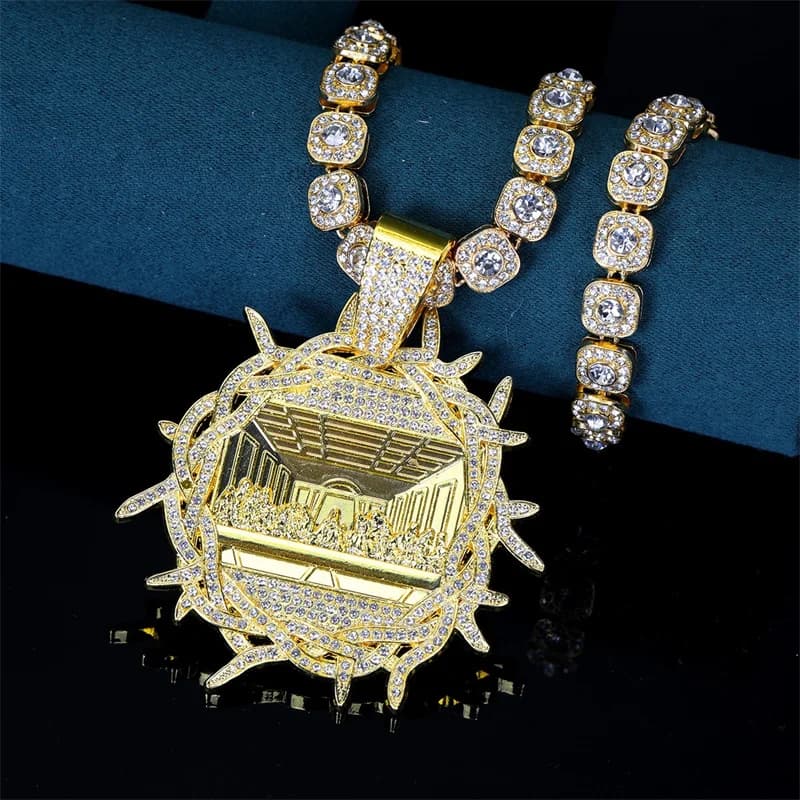 Medaglione a forma di spine rotonde Ciondolo ultima cena pavimenta strass con grande perla di cristallo Gioielli religiosi con ciondolo a catena cubana
