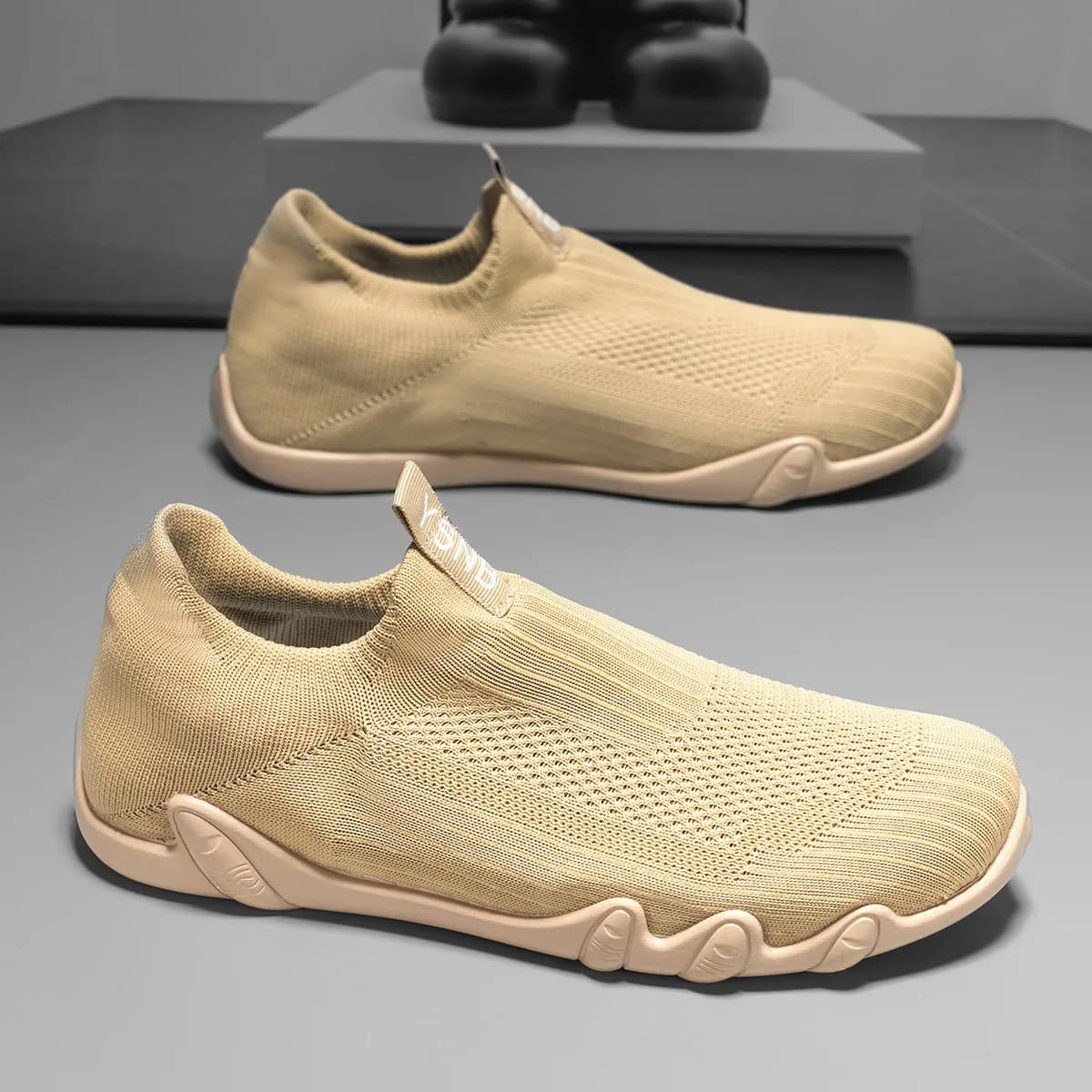Scarpe nuove da uomo per la primavera 2025 Scarpe casual in rete traspirante intrecciata a mosca Scarpe basse alla moda con suola morbida Sneaker comfort per studenti