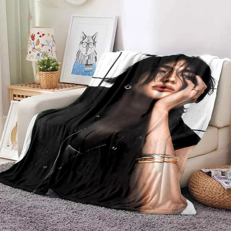 SK Korean H-Hyunjin Star Soft Plush Blanket,Flannel Blanket Throw Blanket for Living Room Bedroom Bed Sofa Picnic Gift