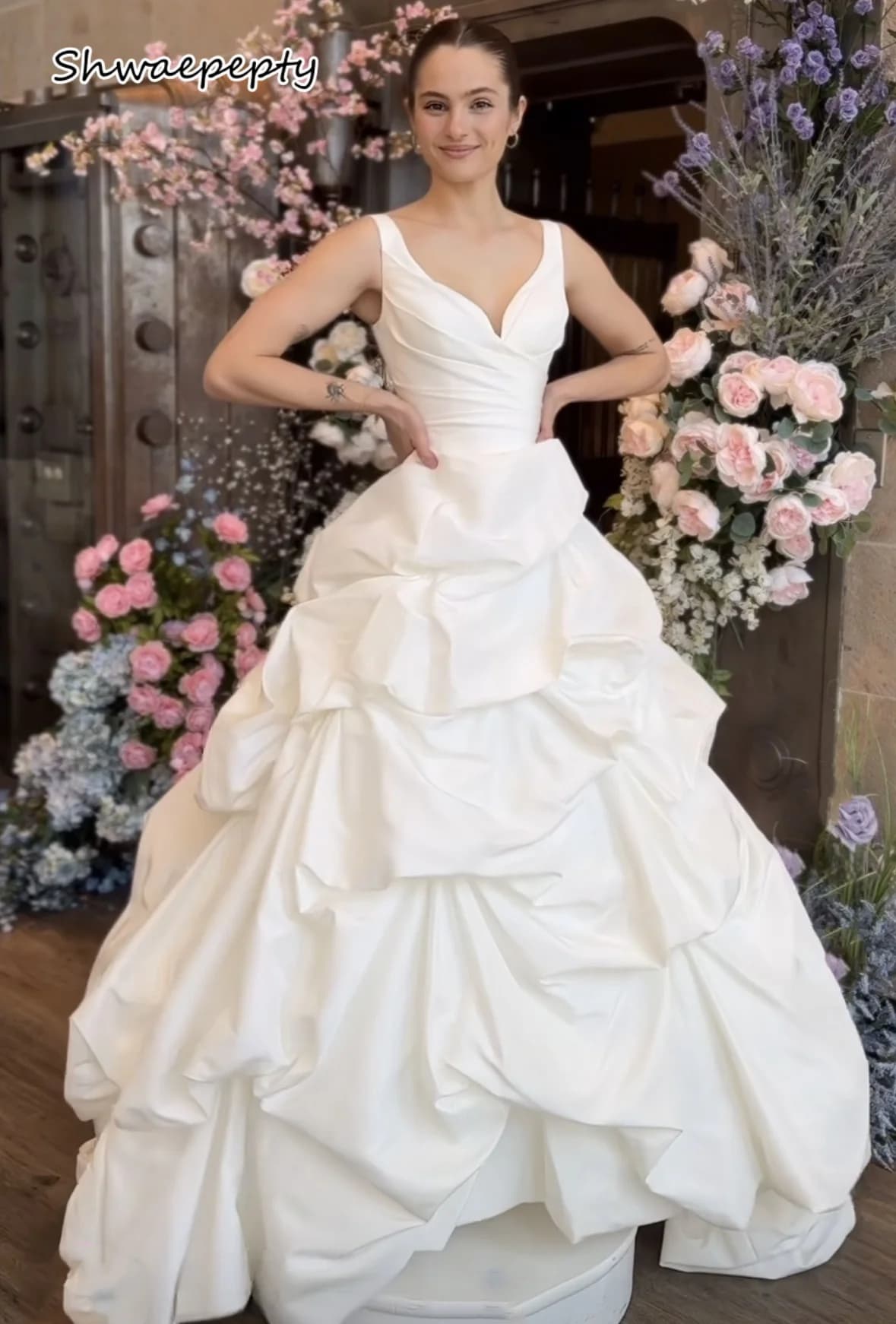 Abito da sposa vintage vittoriano increspato con scollo a V cinghie senza maniche lungo bianco abito da ballo da sposa personalizzato Vestido De Novia