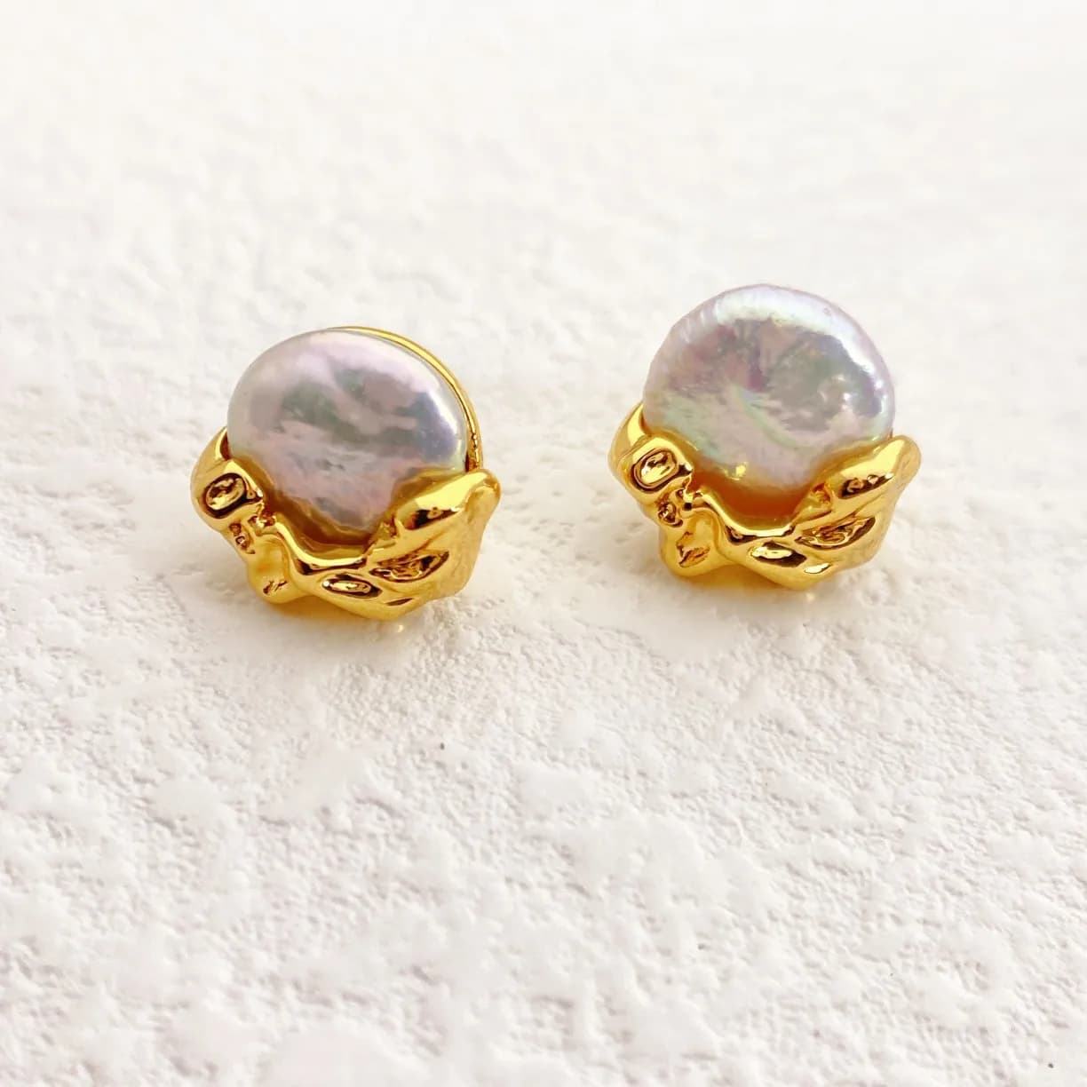 Fashion Personalized Freshwater Pearl Stud Earrings for Women Inlaid Baroque Style Cultured Button Pearl Earrings for Women