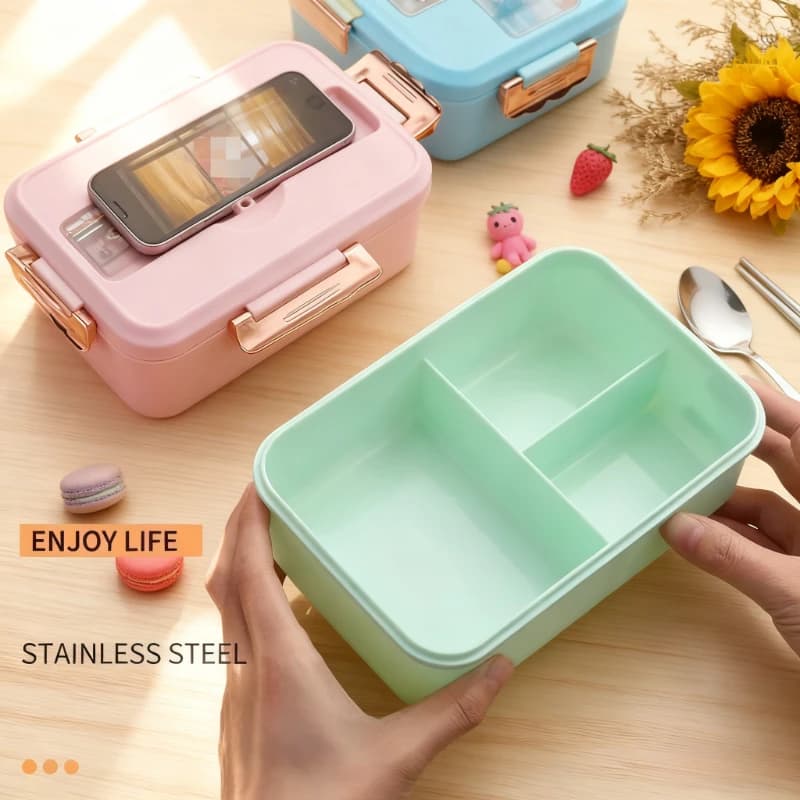 Scatola per il pranzo con motivo a cartoni animati per studenti Bento Box in plastica per uso alimentare a tre griglie con stoviglie Scatola per pasti per ufficio con riscaldamento a microonde