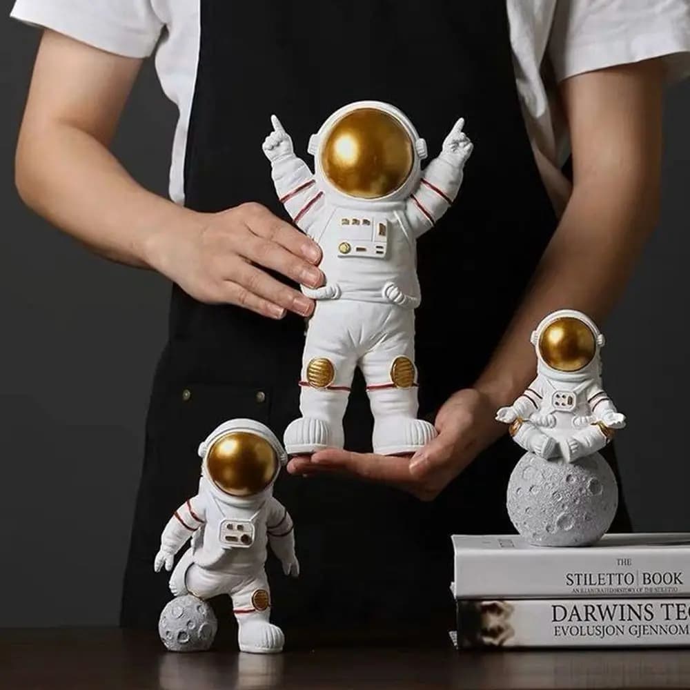 Nuove figurine di astronauta Natale Resina Astronauta Luna Scultura Decorativa Cosmonauta Statue Miniature Regalo per la decorazione domestica