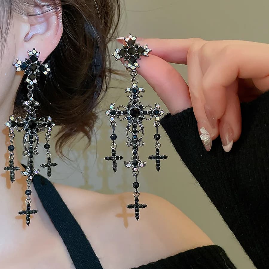 Orecchini pendenti con croce di cristallo di lusso di colore nero di nuovo stile palazzo per le donne eleganti regali di gioielli per feste con nappa