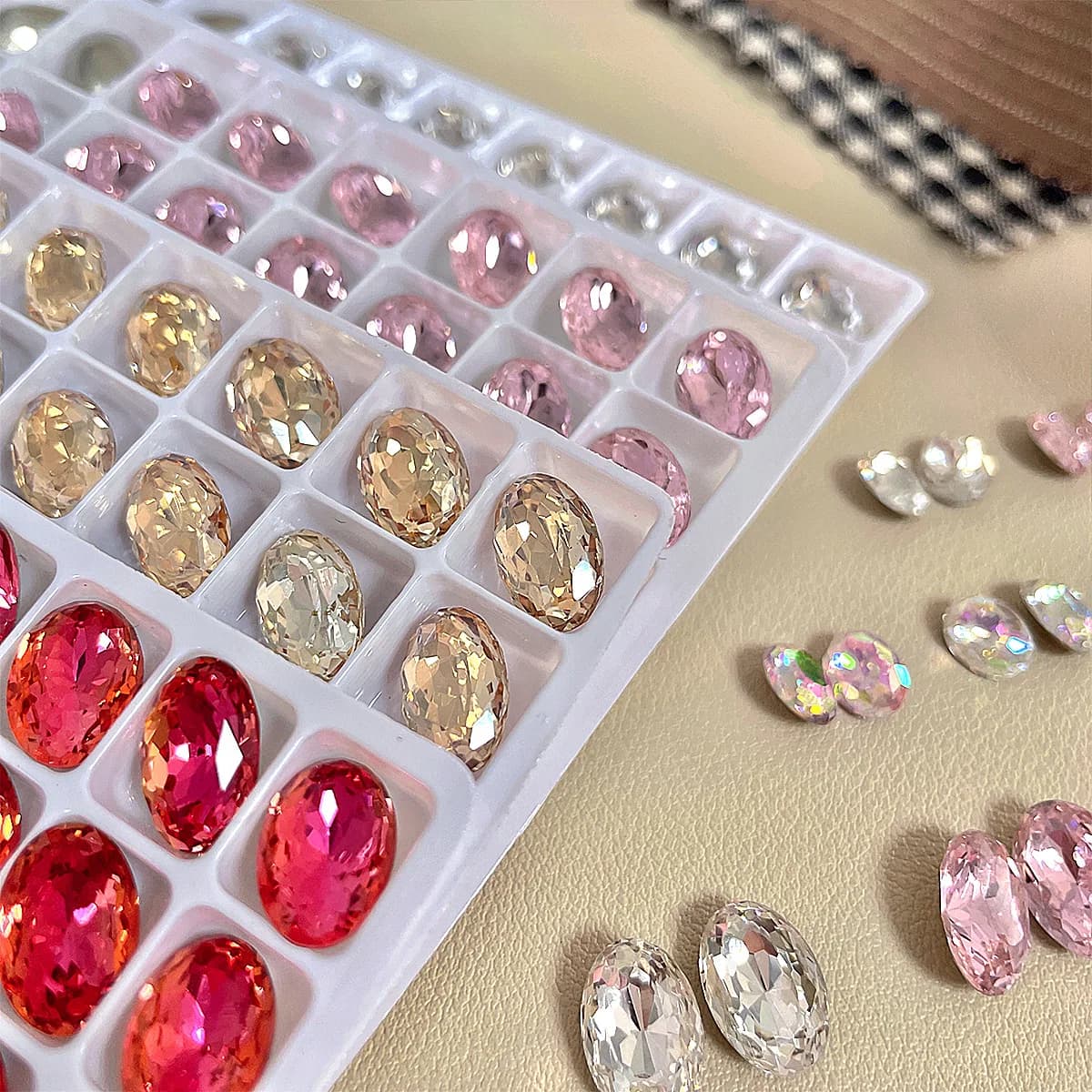 Set di Cristalli K9 6*8mm Taglio Nido d'Uccello, Strass Ovali Super Brillanti per Nail Art, Gioielli e Fai-da-Te